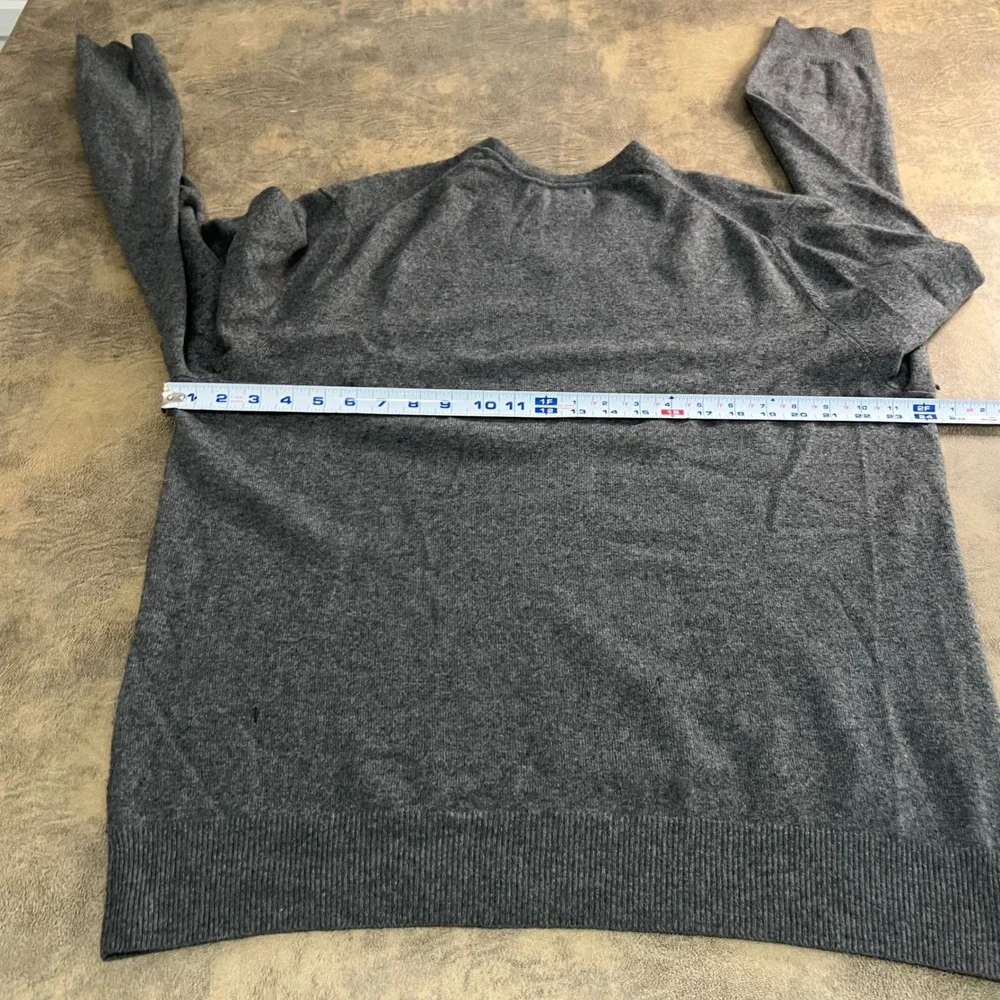 Banana Republic V-Neck Sweater Mens XL Grey 100% Cashmere Long Sleeve 691851-02